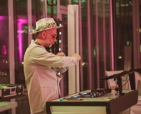 mykonos wedding dj seitan. Συχνές ερωτήσεις προς έναν DJ γάμου – Nikos Seitanidis, Wedding Jockey