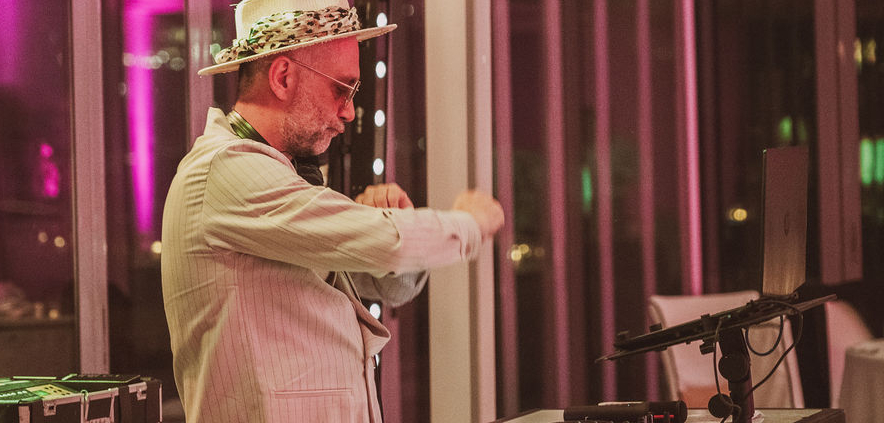 mykonos wedding dj seitan. Συχνές ερωτήσεις προς έναν DJ γάμου – Nikos Seitanidis, Wedding Jockey